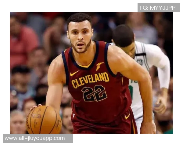 南斯表现起伏10投仅中2罚球稳健贡献11分并抢下5个前板与3次抢断