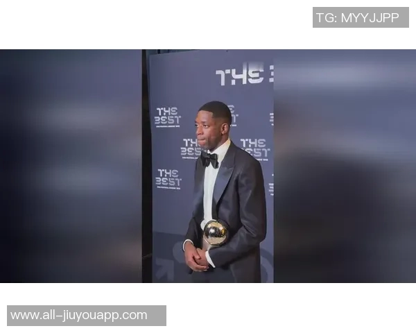 登贝莱荣获2025年环足奖最佳球员奖再添荣耀时刻