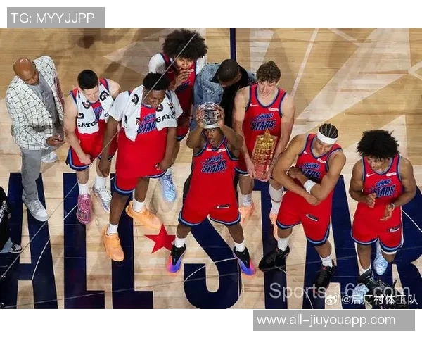 埃奇库姆凭借两次绝杀荣膺新秀赛MVP全部7张选票尽归囊中